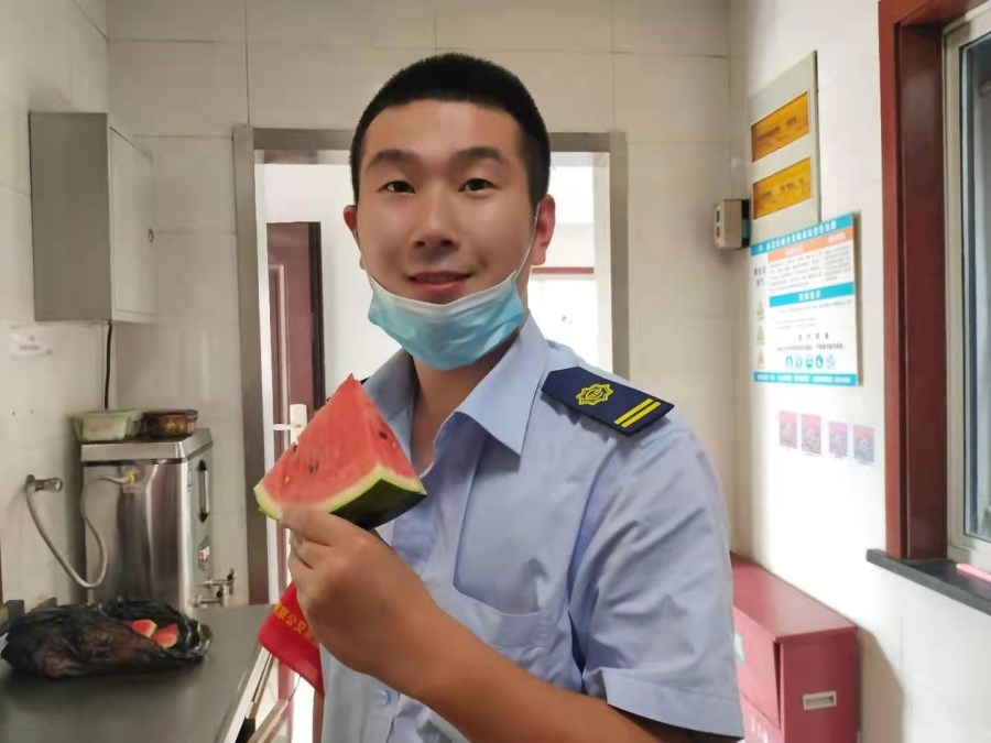 C:\Users\Acer\Desktop\7月宣傳工作\傳集團文件\第二客運公司開展“炎炎夏日送清涼”活動\6088a1b8bcadb70d78db49045547940.jpg C:\Users\Acer\Desktop\7月宣傳工作\傳集團文件\第二客運公司開展“炎炎夏日送清涼”活動\6088a1b8bcadb70d78db49045547940.jpg