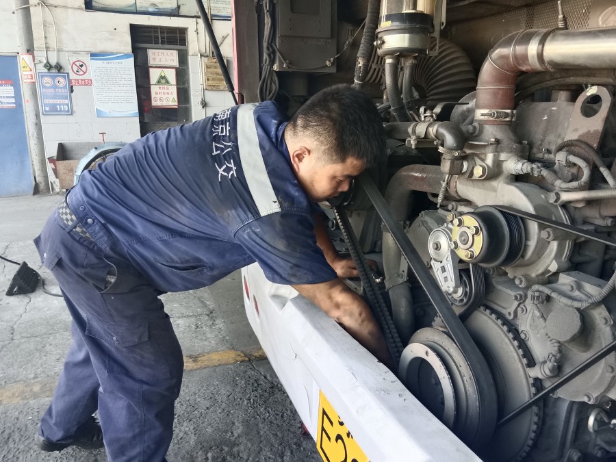 修理工 李根生.jpg 修理工 李根生.jpg