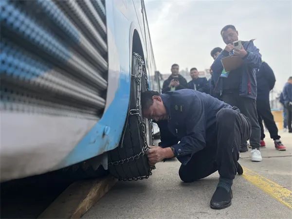 防滑鏈.jpg 防滑鏈.jpg